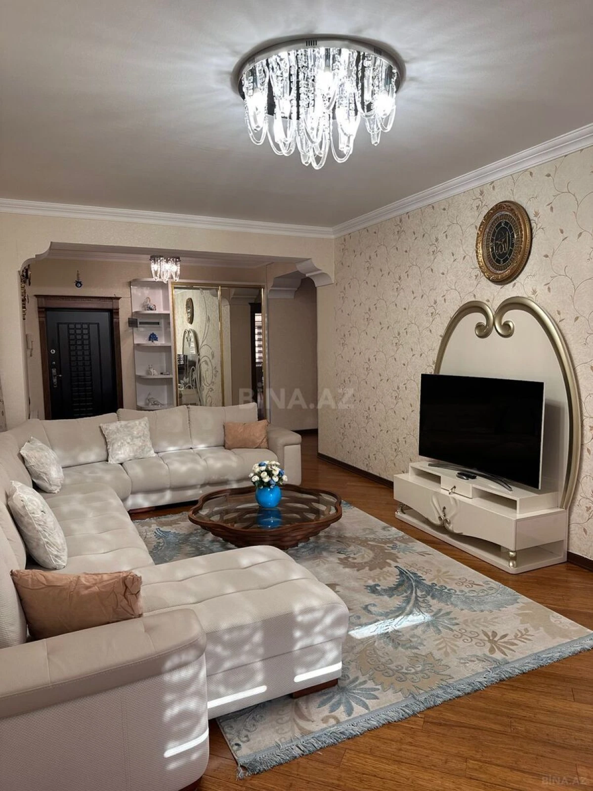 Satılır 3 otaqlı mənzil 135 m²