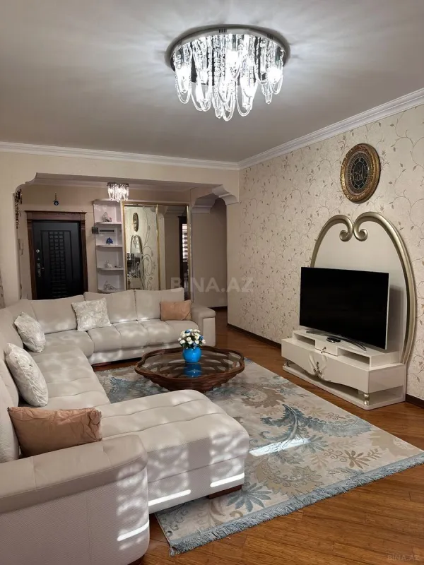 Satılır 3 otaqlı mənzil 135 m²