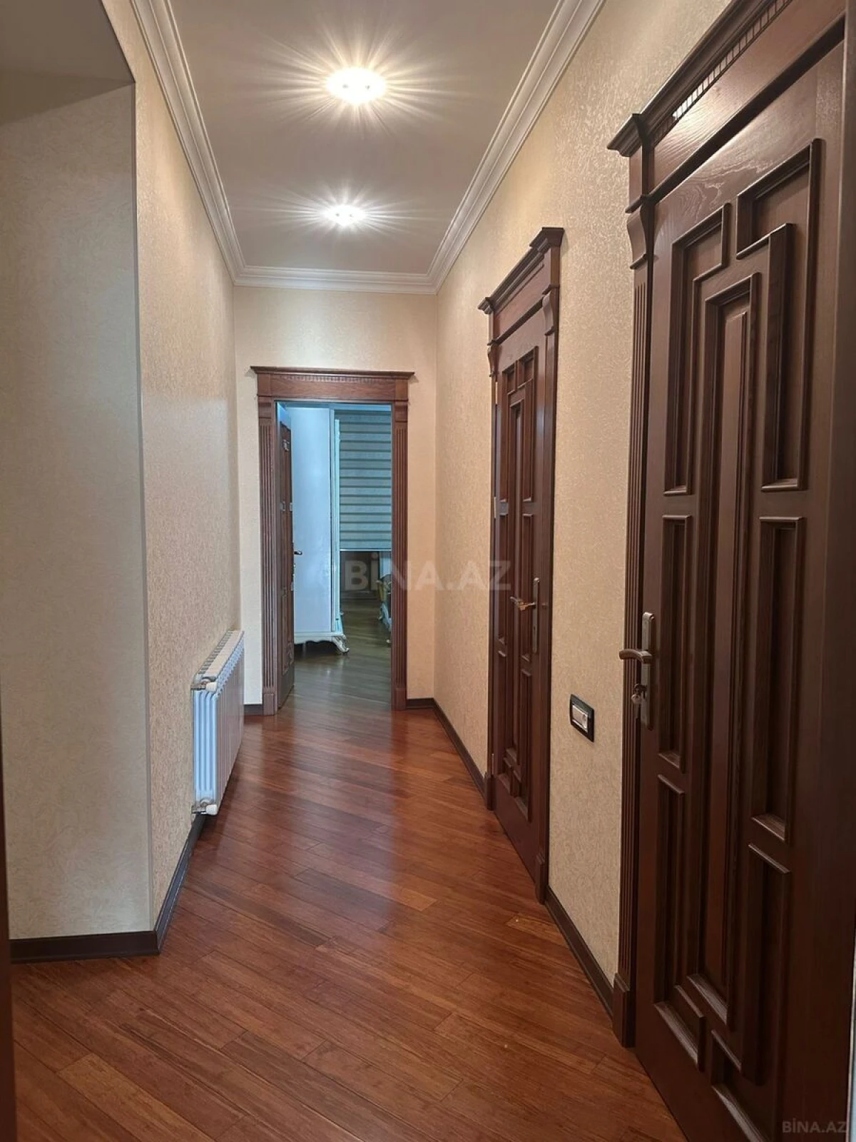 Satılır 3 otaqlı mənzil 135 m²