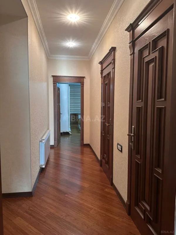 Satılır 3 otaqlı mənzil 135 m²