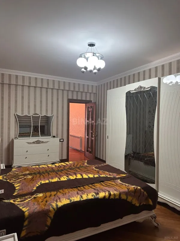 Satılır 3 otaqlı mənzil 135 m²