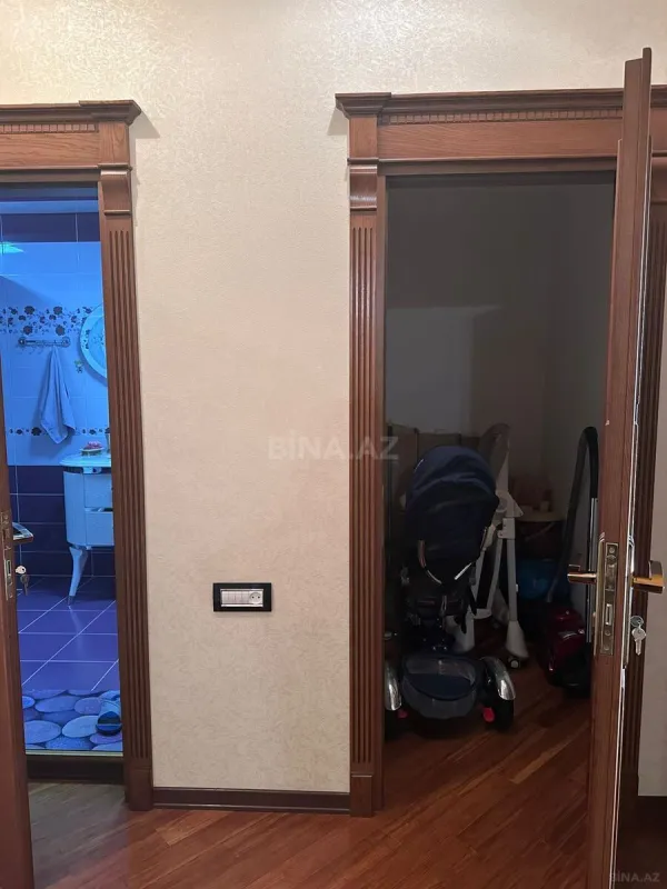 Satılır 3 otaqlı mənzil 135 m²