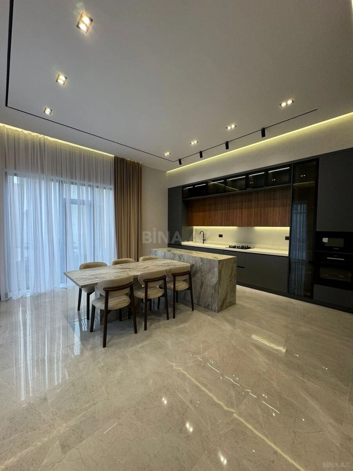 Satılır 5 otaqlı həyət evi 280 m²