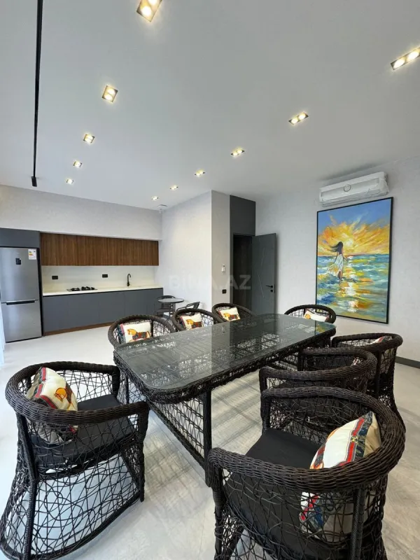 Satılır 5 otaqlı həyət evi 280 m²