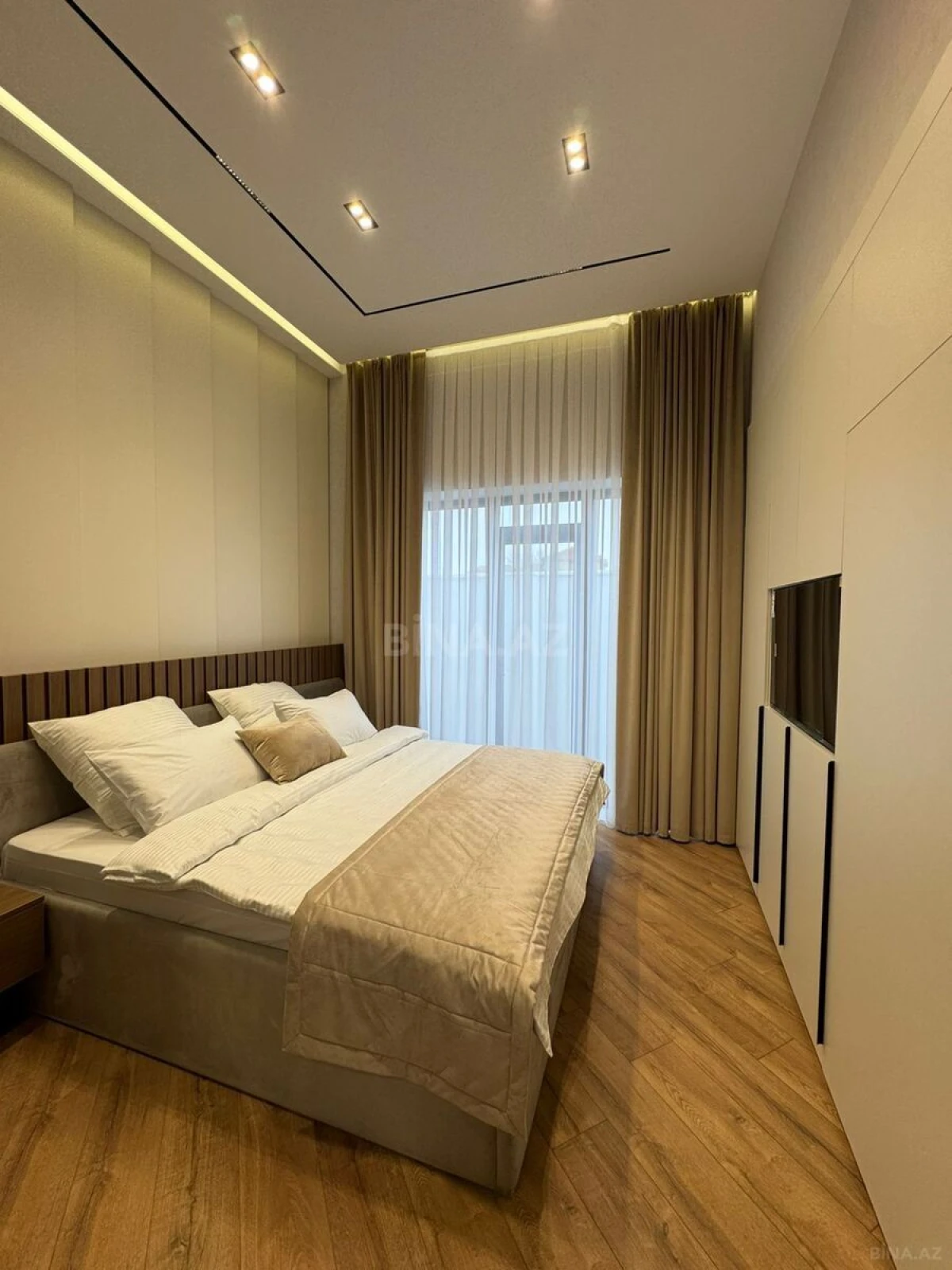 Satılır 5 otaqlı həyət evi 280 m²