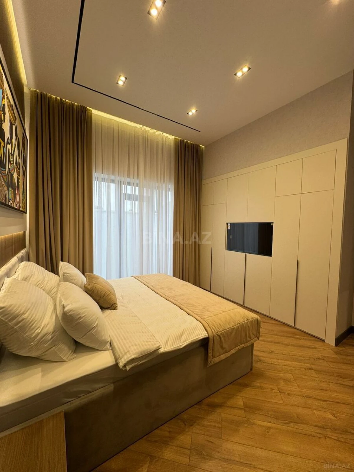 Satılır 5 otaqlı həyət evi 280 m²