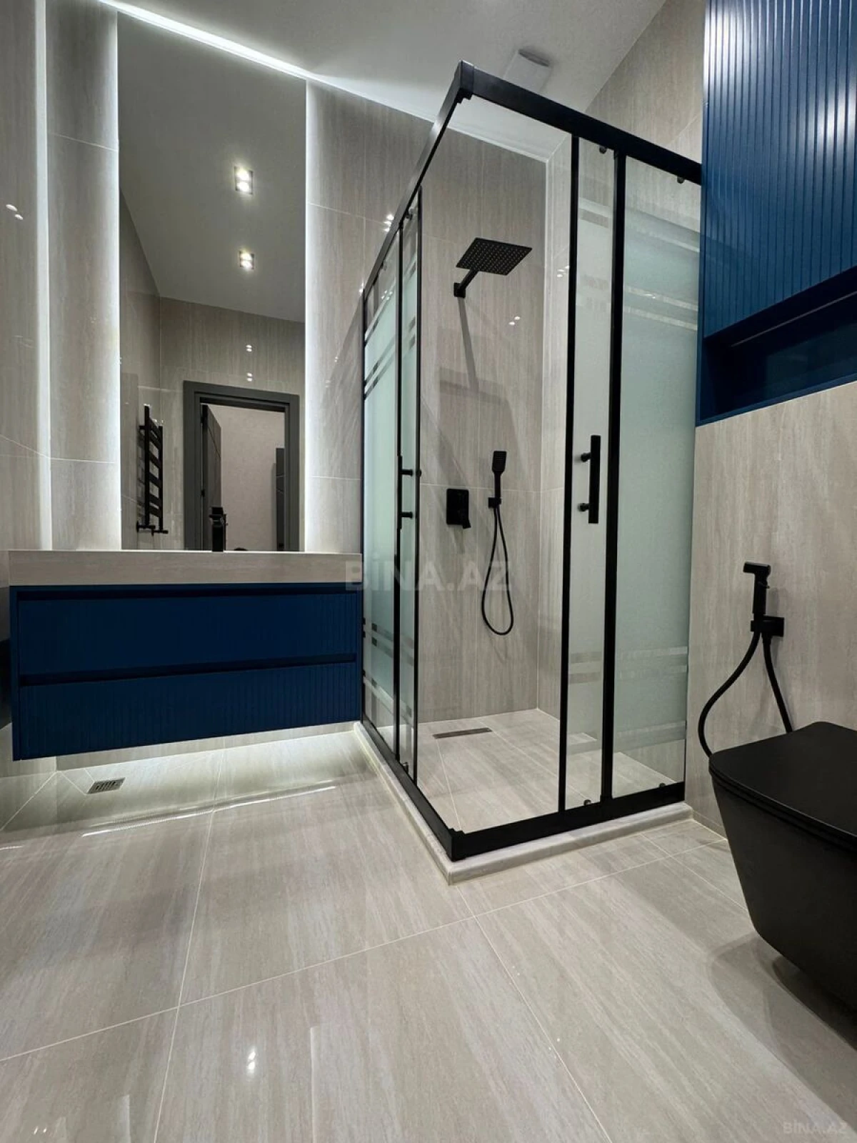 Satılır 5 otaqlı həyət evi 280 m²