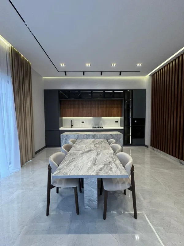 Satılır 5 otaqlı həyət evi 280 m²