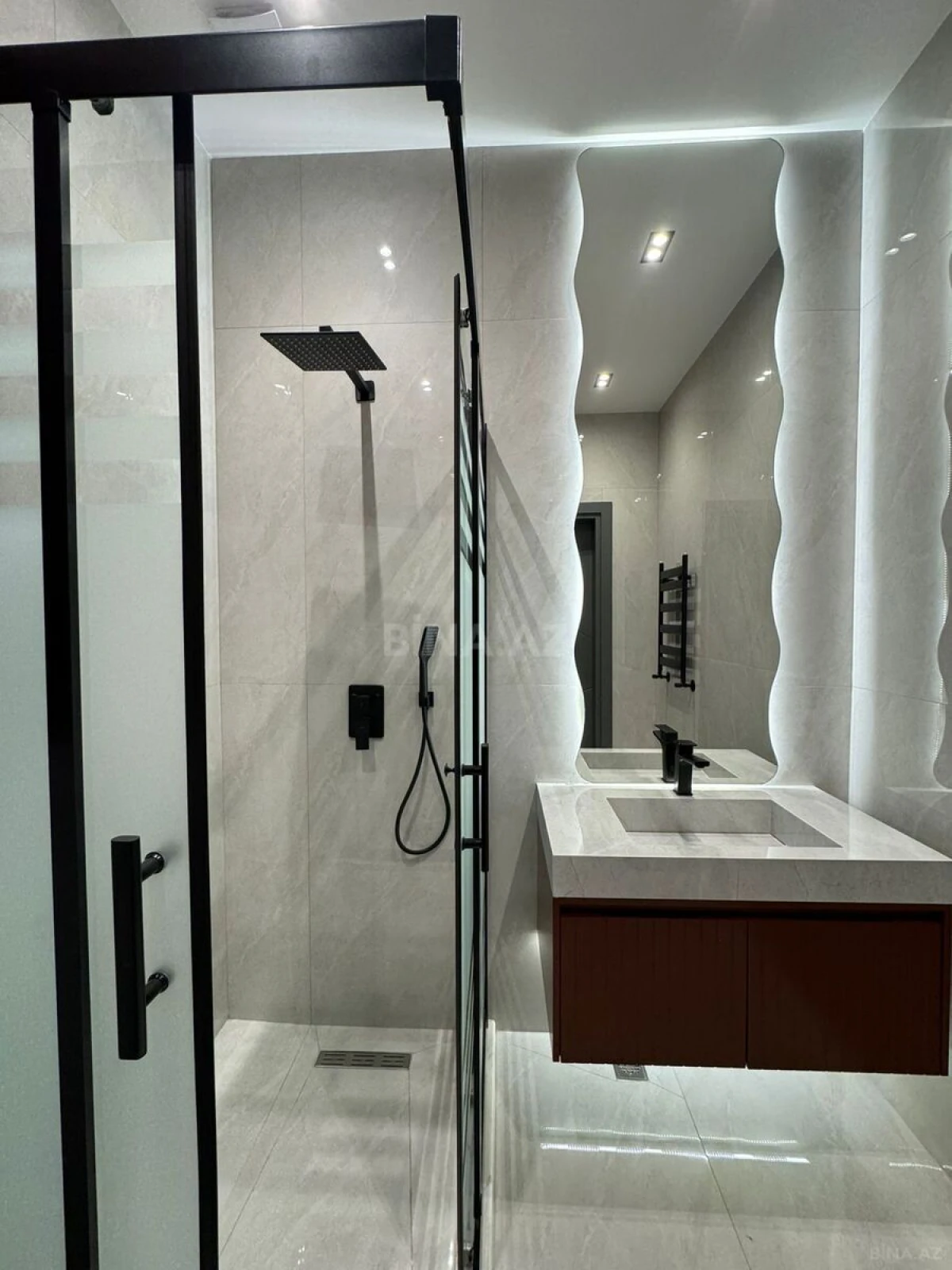 Satılır 5 otaqlı həyət evi 280 m²