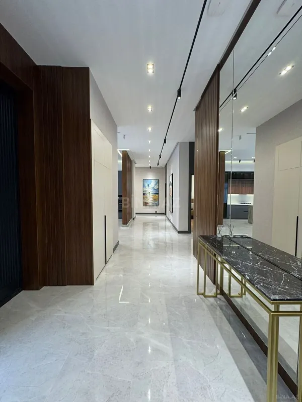 Satılır 5 otaqlı həyət evi 280 m²