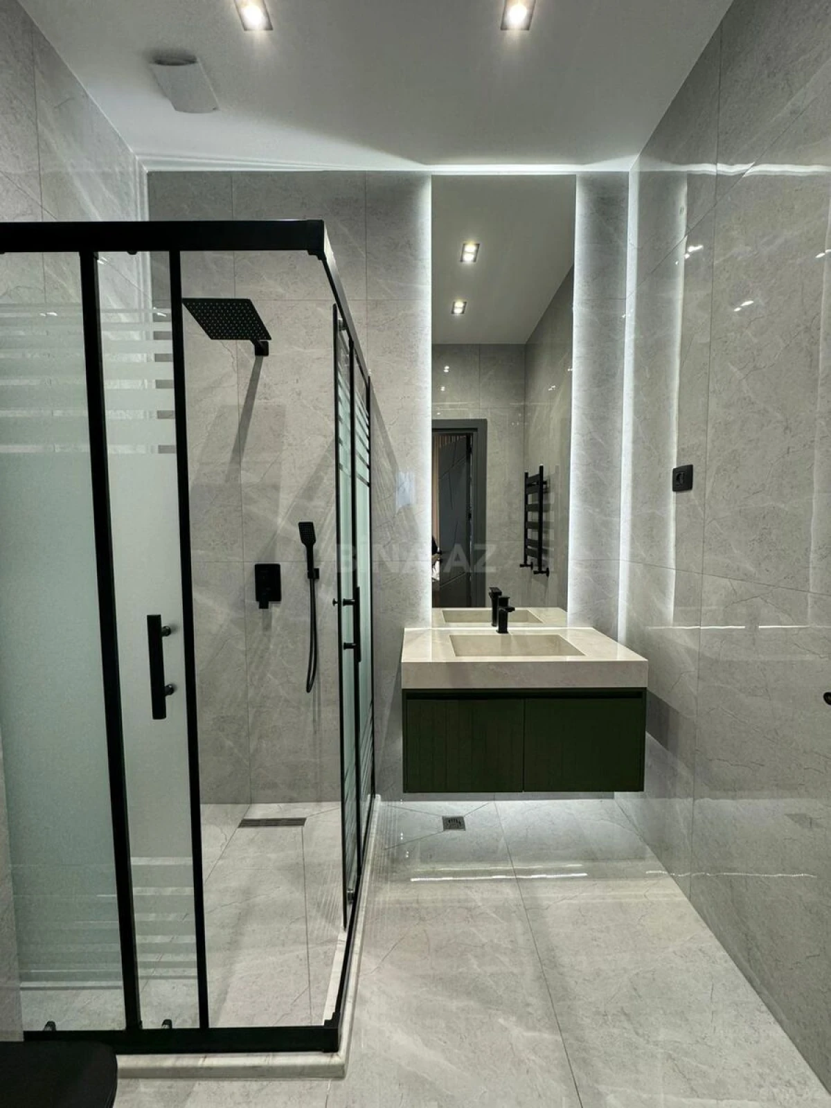 Satılır 5 otaqlı həyət evi 280 m²