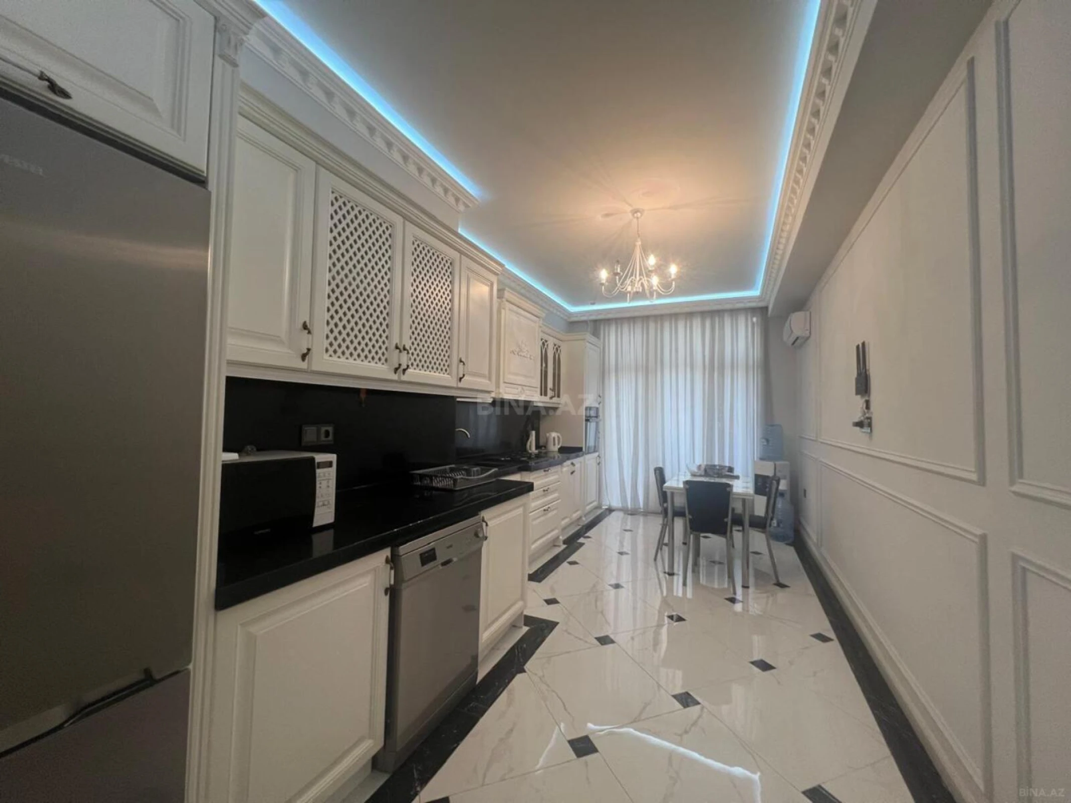 Kirayə verilir 3 otaqlı mənzil 170 m²