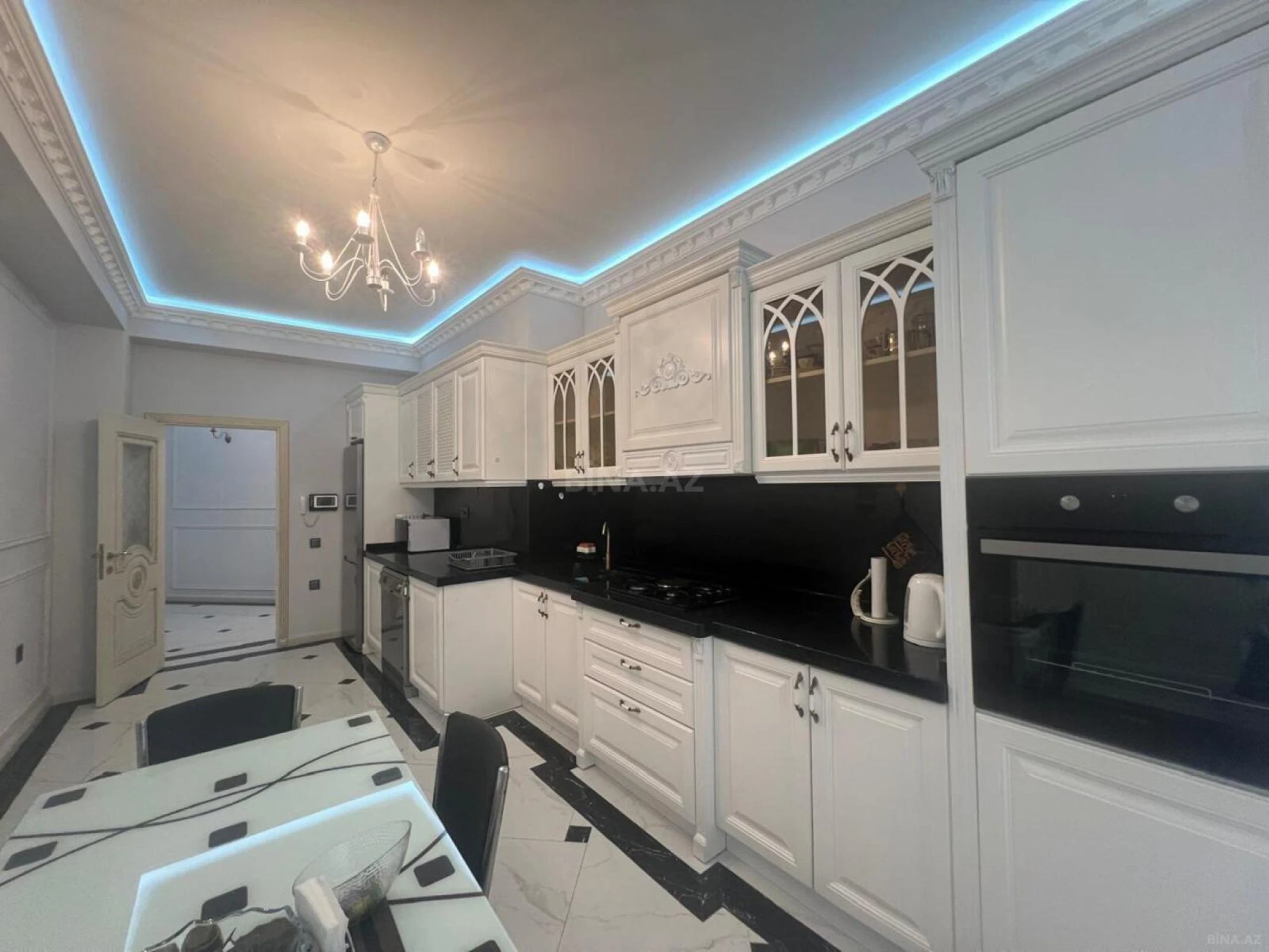 Kirayə verilir 3 otaqlı mənzil 170 m²