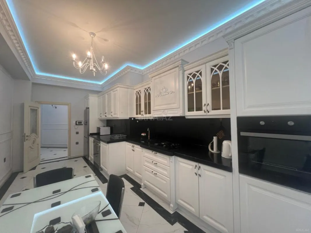 Kirayə verilir 3 otaqlı mənzil 170 m²