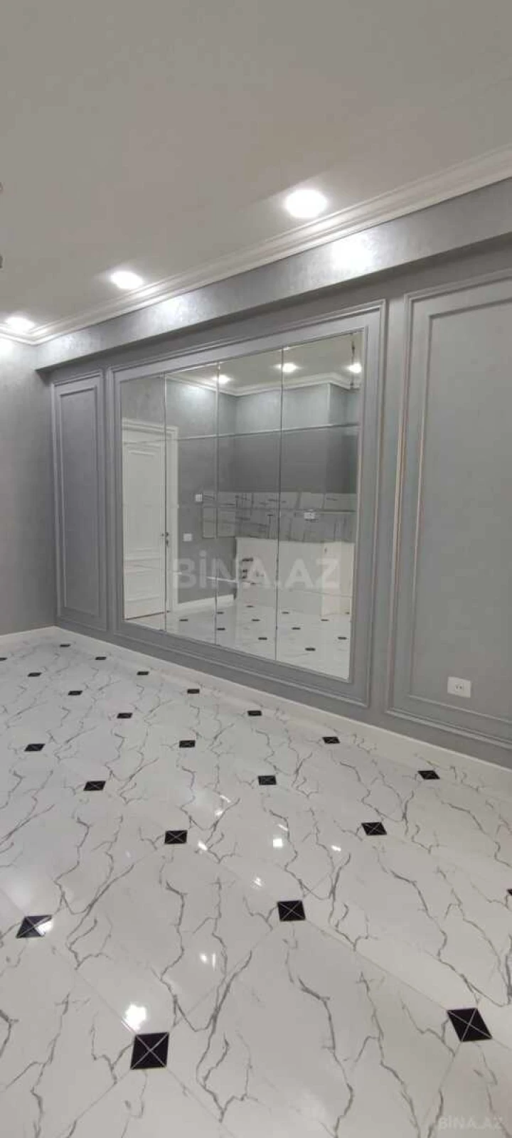 Satılır 3 otaqlı mənzil 137 m²