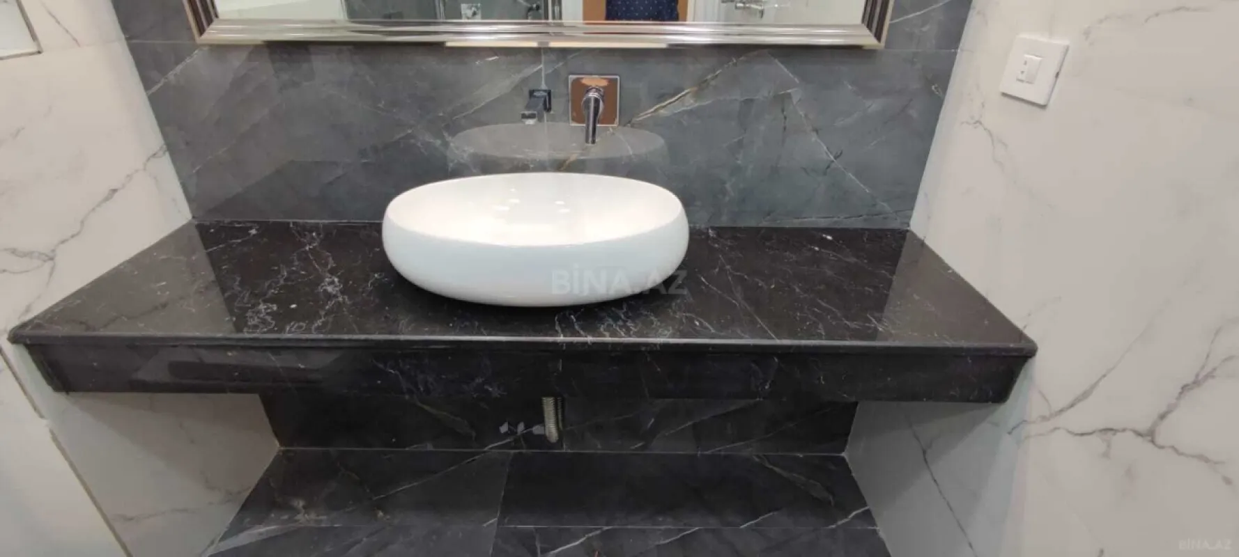 Satılır 3 otaqlı mənzil 137 m²