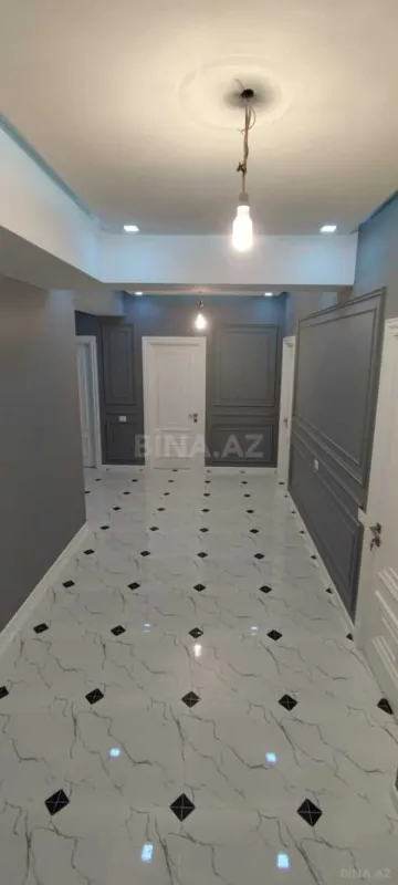 Satılır 3 otaqlı mənzil 137 m²