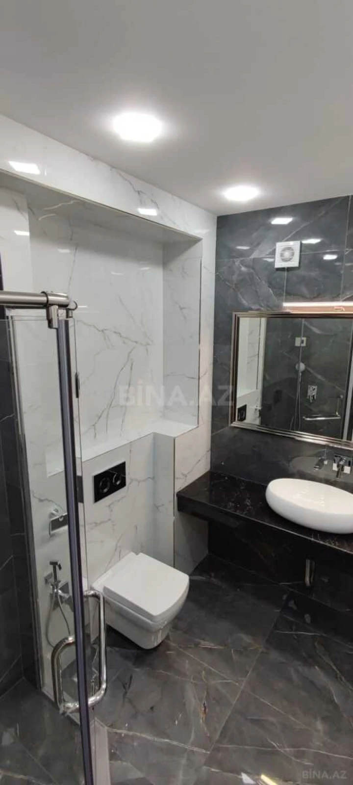 Satılır 3 otaqlı mənzil 137 m²