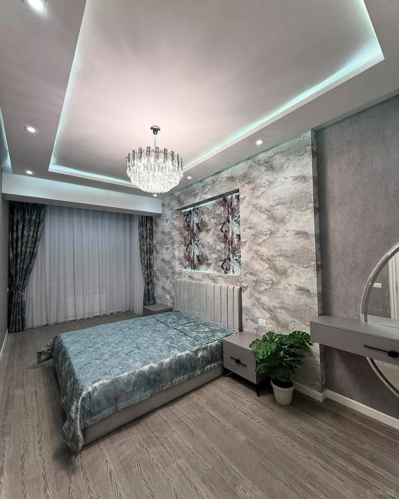 Satılır 3 otaqlı mənzil 137 m²