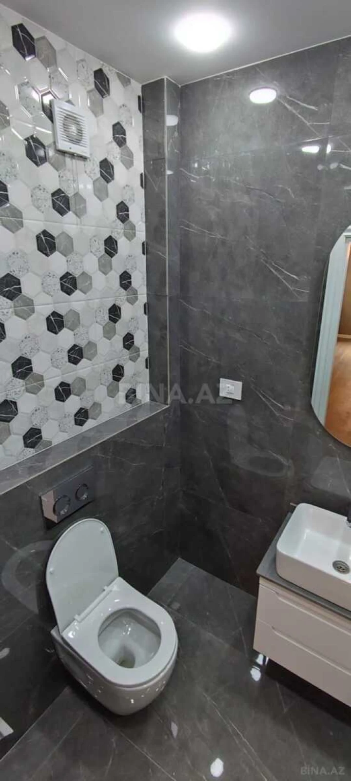 Satılır 3 otaqlı mənzil 137 m²