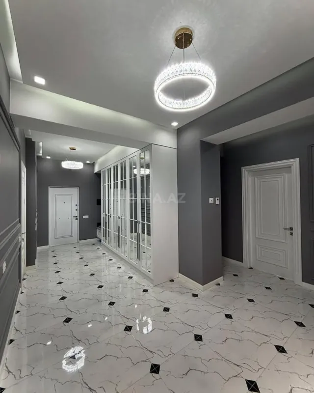 Satılır 3 otaqlı mənzil 137 m²