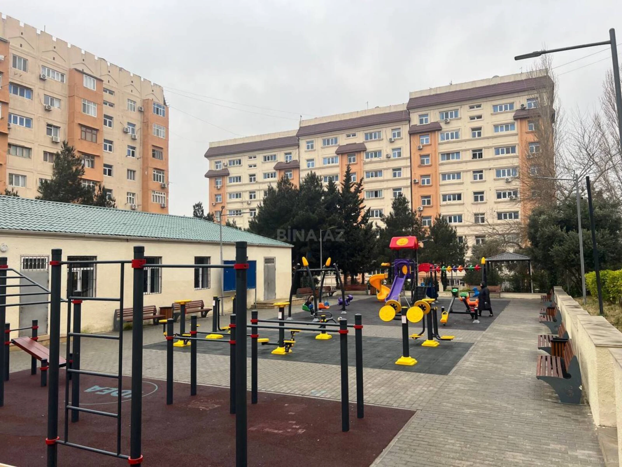 Satılır 4 otaqlı mənzil 100 m²