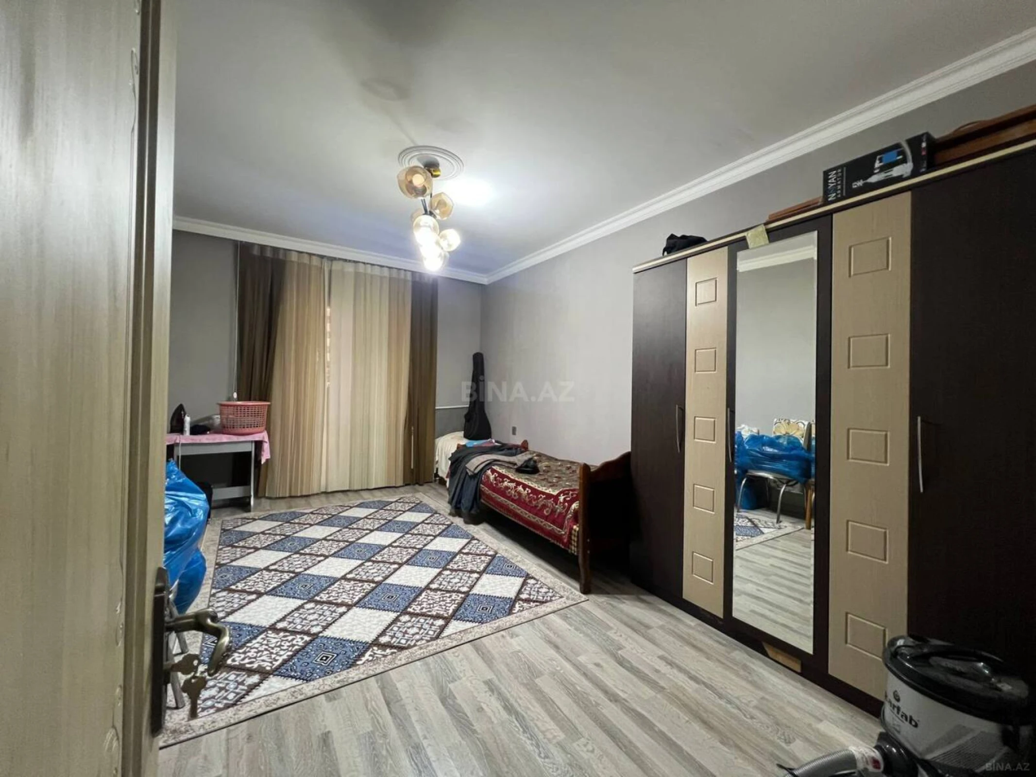 Satılır 4 otaqlı mənzil 100 m²