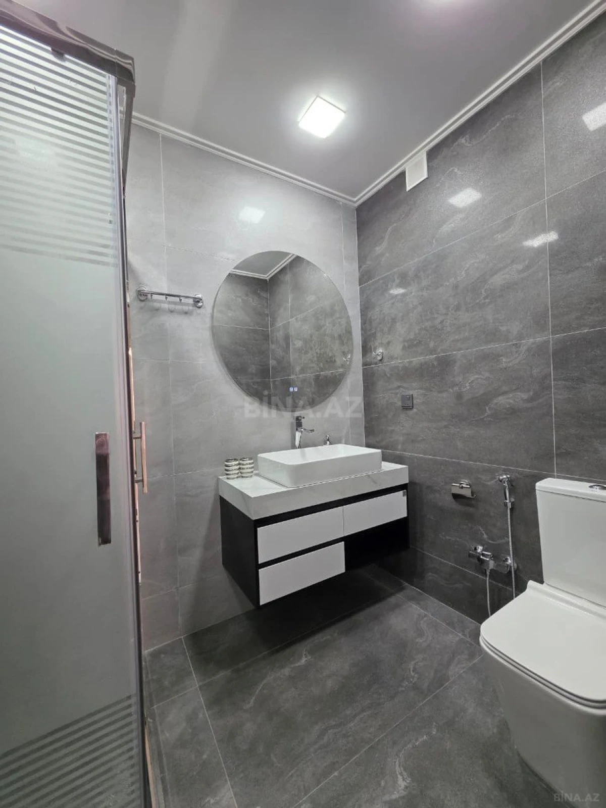 Satılır 3 otaqlı mənzil 143 m²