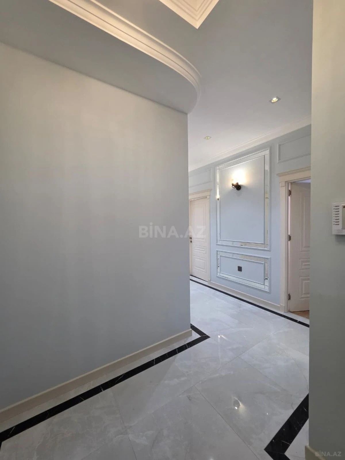 Satılır 3 otaqlı mənzil 143 m²