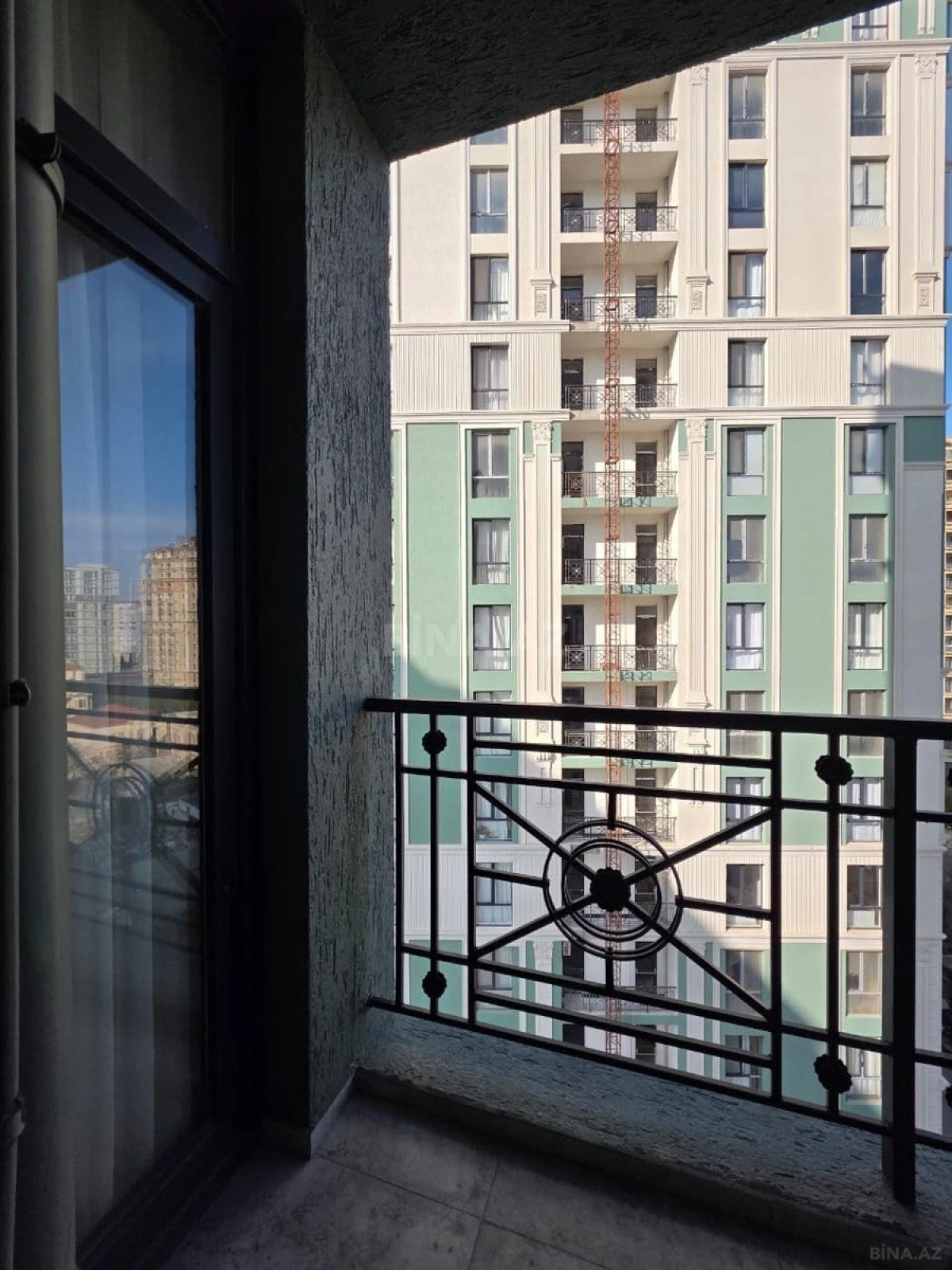 Satılır 3 otaqlı mənzil 143 m²