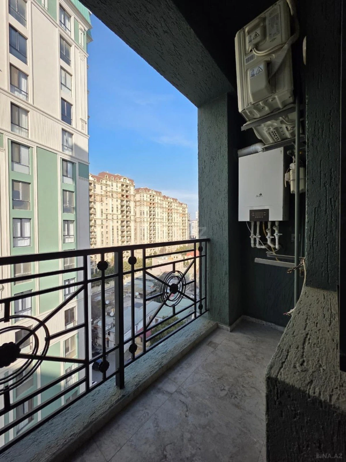 Satılır 3 otaqlı mənzil 143 m²