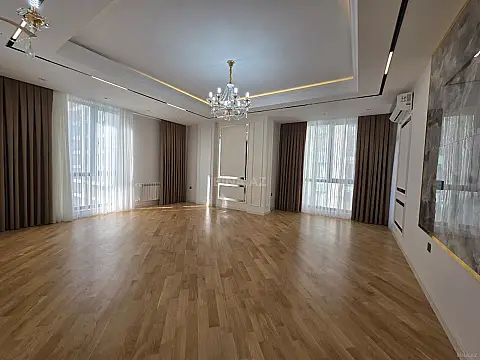 Satılır 3 otaqlı mənzil 143 m²