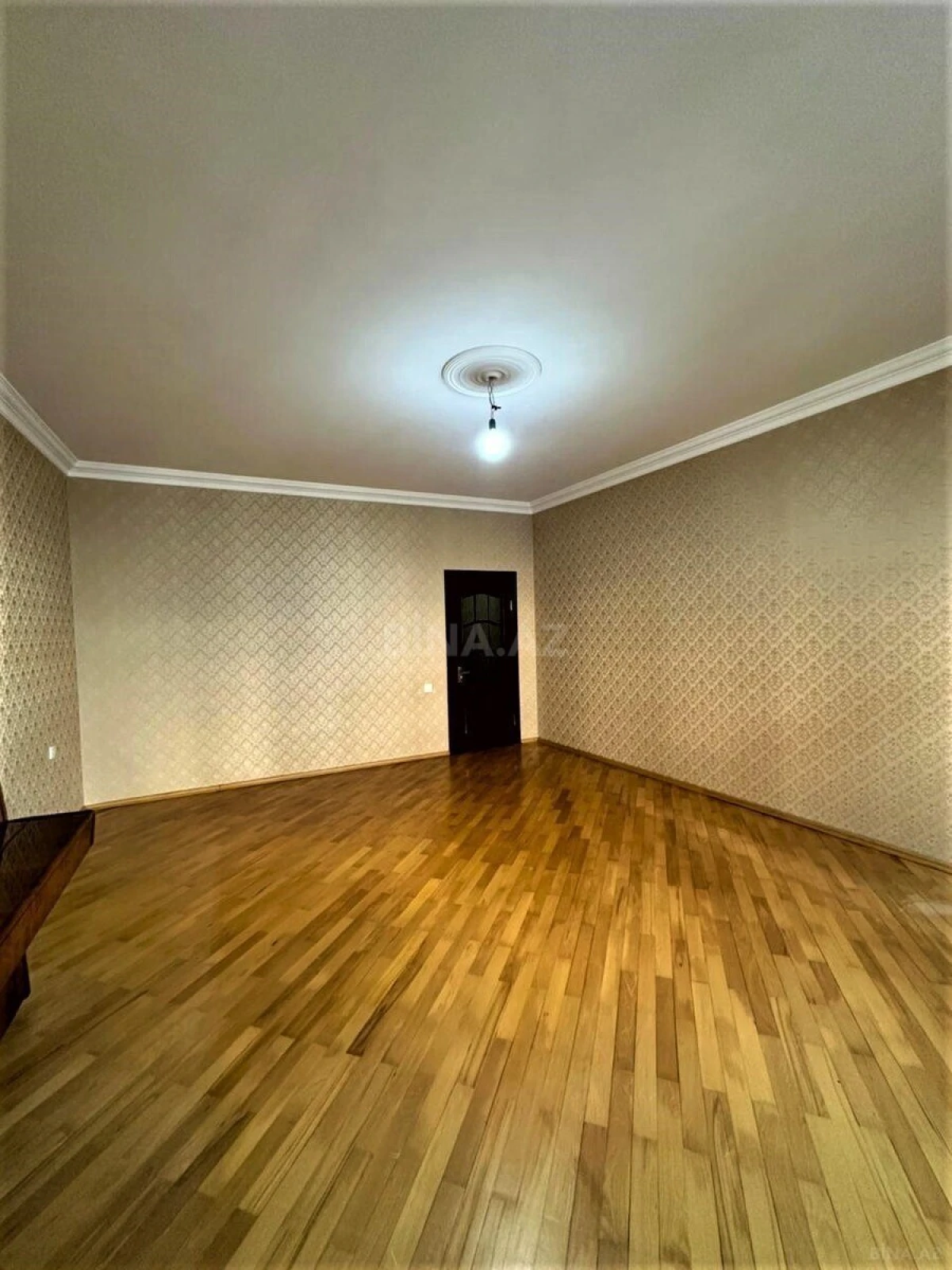 Satılır 3 otaqlı mənzil 121 m²