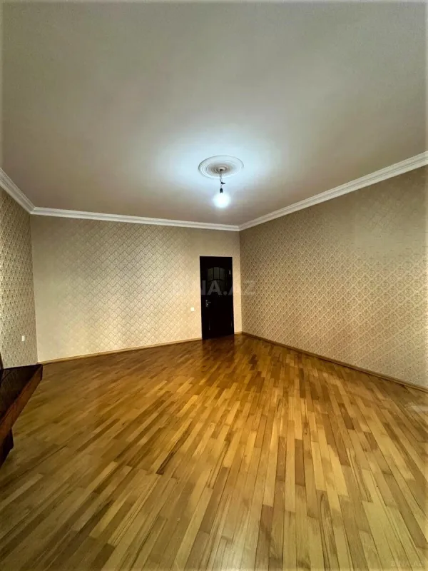 Satılır 3 otaqlı mənzil 121 m²