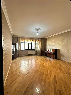 Satılır 3 otaqlı mənzil 121 m²