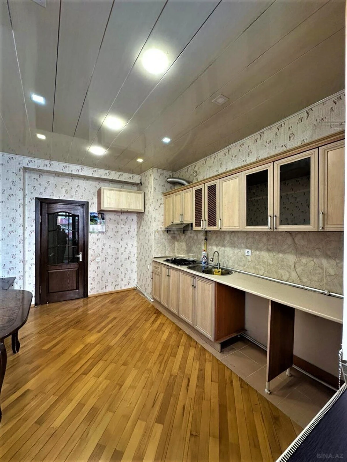 Satılır 3 otaqlı mənzil 121 m²