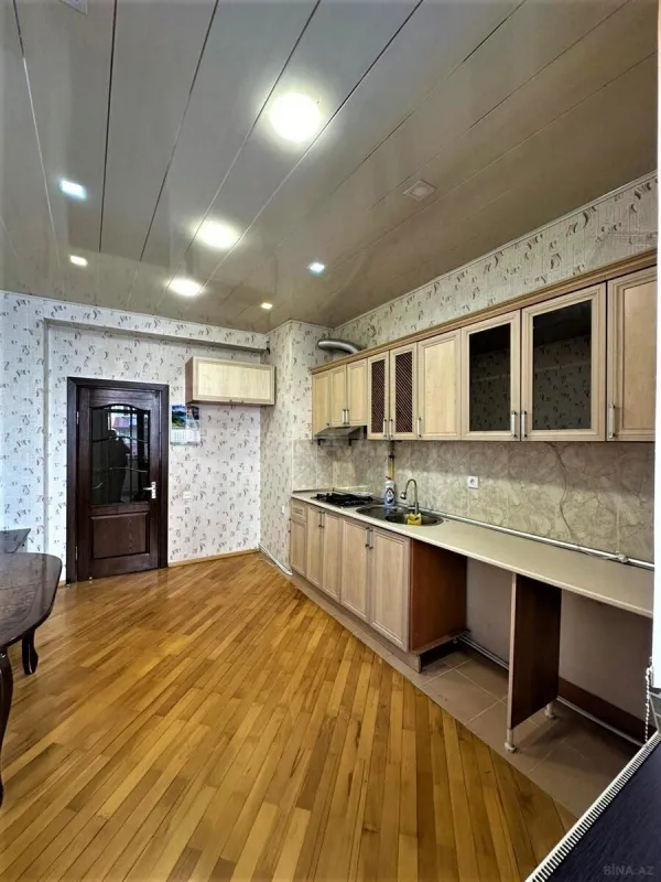 Satılır 3 otaqlı mənzil 121 m²