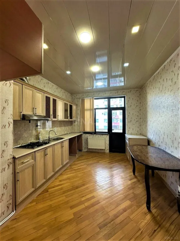 Satılır 3 otaqlı mənzil 121 m²