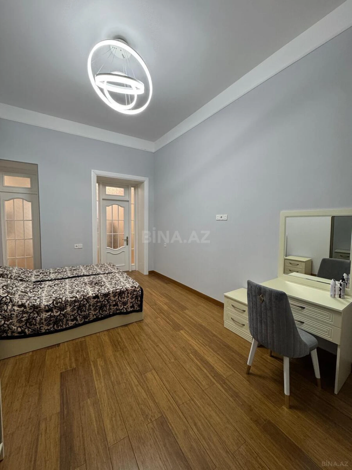 Kirayə verilir 2 otaqlı mənzil 85 m²