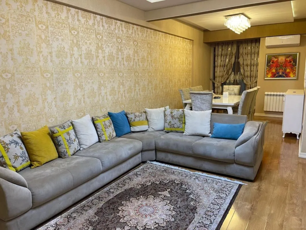 Kirayə verilir 3 otaqlı mənzil 113 m²