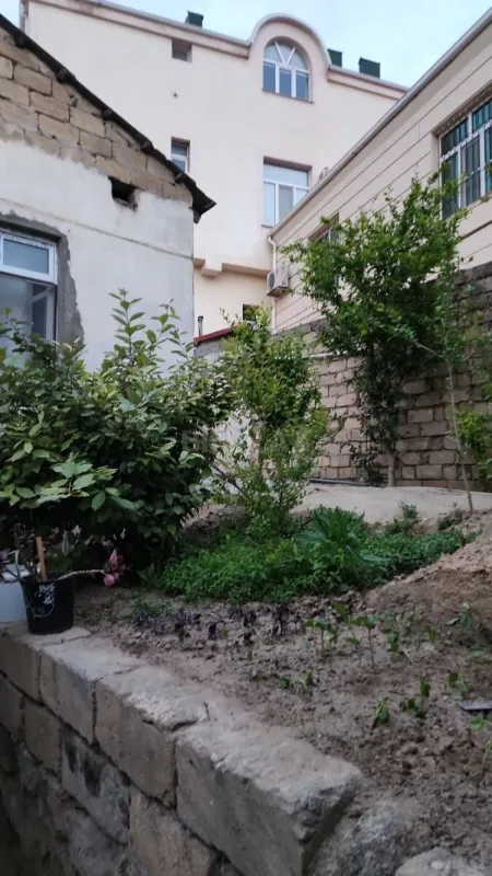 Satılır 6 otaqlı həyət evi 200 m²