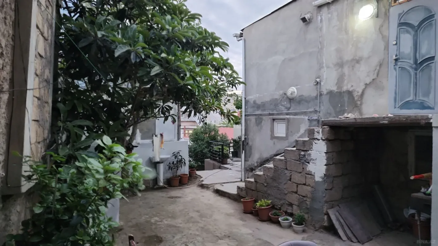 Satılır 6 otaqlı həyət evi 200 m²