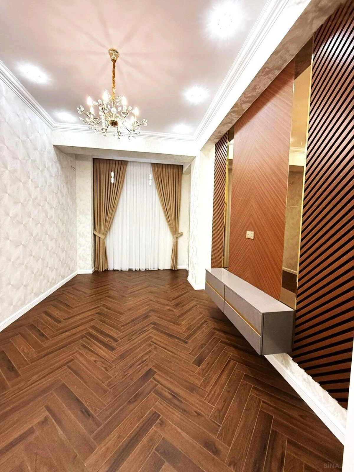 Satılır 2 otaqlı mənzil 75 m²