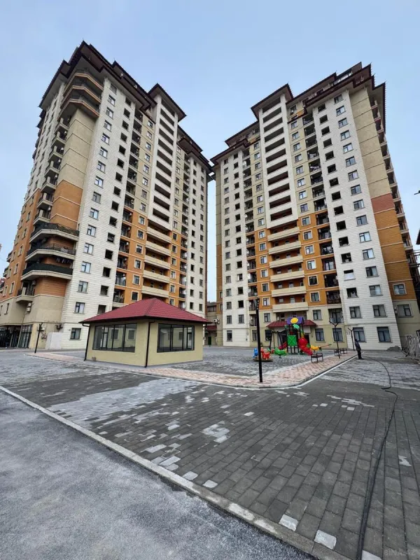 Satılır 3 otaqlı mənzil 124 m²