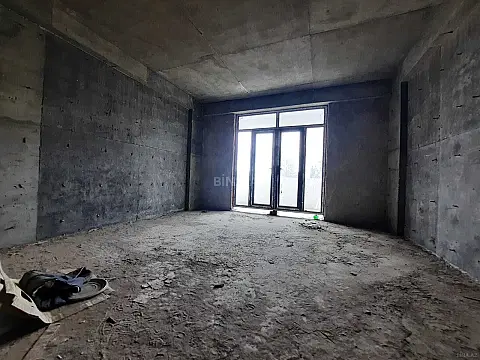 Satılır 3 otaqlı mənzil 124 m²