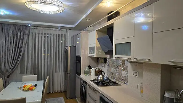 Satılır 5 otaqlı mənzil 120 m²