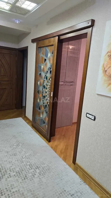 Satılır 5 otaqlı mənzil 120 m²