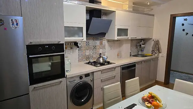 Satılır 5 otaqlı mənzil 120 m²