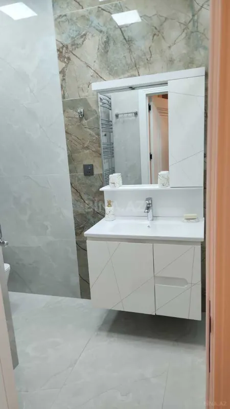 Kirayə verilir 2 otaqlı mənzil 70 m²