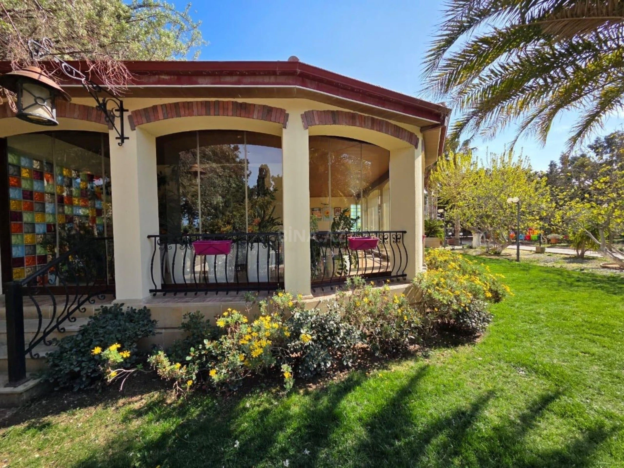 Kirayə verilir 8 otaqlı həyət evi 500 m²